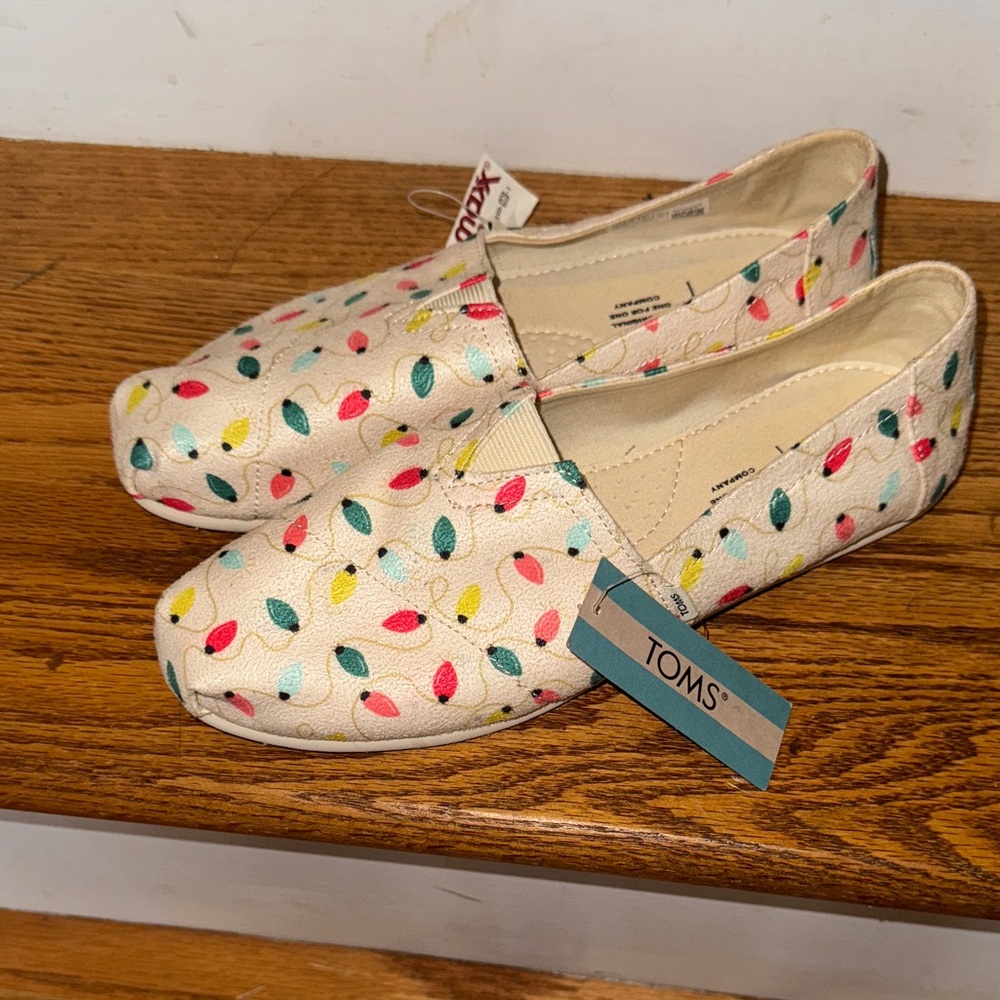 TOMS‎ womens Belmont natural tree lights print Slip-On Shoes size 8. NWT
